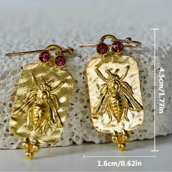 Bohemian Bee Design Earrings - Picture 5 of 8